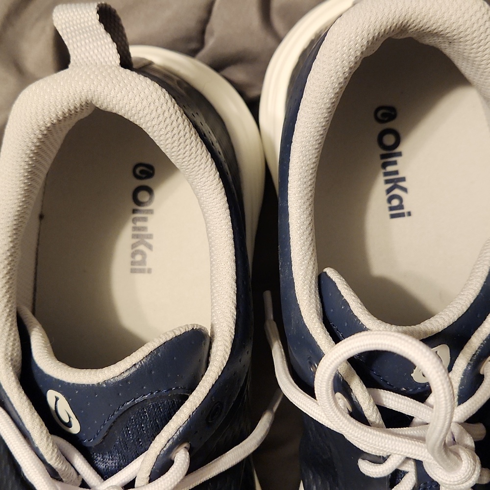 OluKai Makena golf shoes in Blue and White - Picture 5 of 6